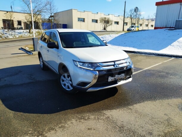 Mitsubishi Outlander III · 2-й рестайлинг, 5 мест, 2015 г.