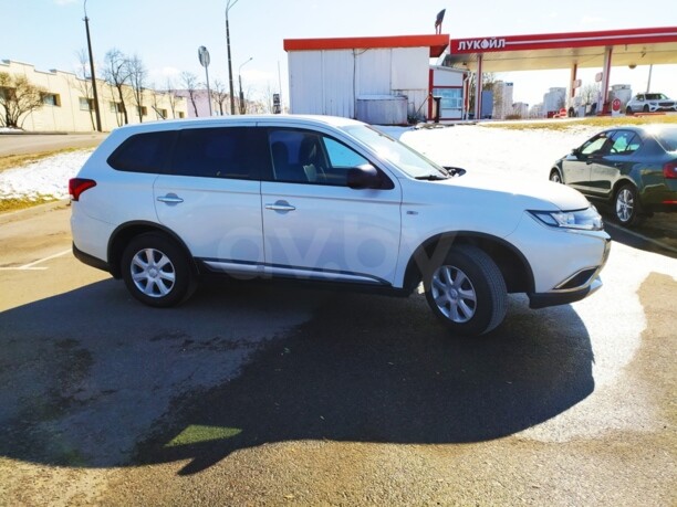 Mitsubishi Outlander III · 2-й рестайлинг, 5 мест, 2015 г.