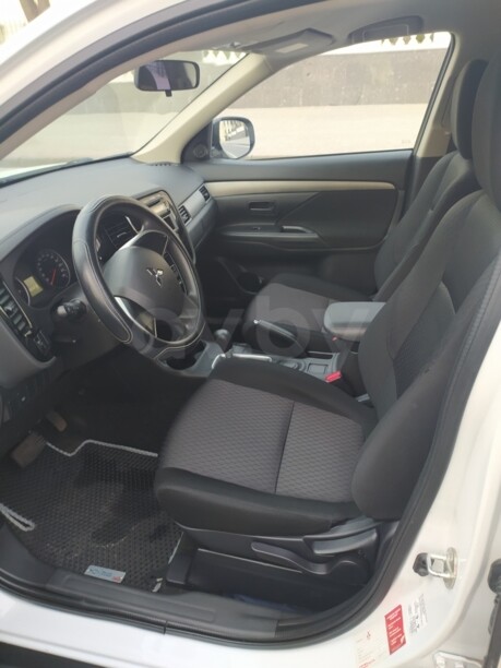 Mitsubishi Outlander III · 2-й рестайлинг, 5 мест, 2015 г.