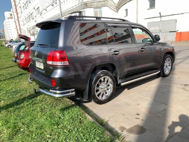 Toyota Land Cruiser J200, 7 мест, 2008 г.