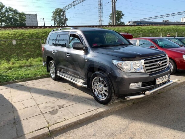 Toyota Land Cruiser J200, 7 мест, 2008 г.