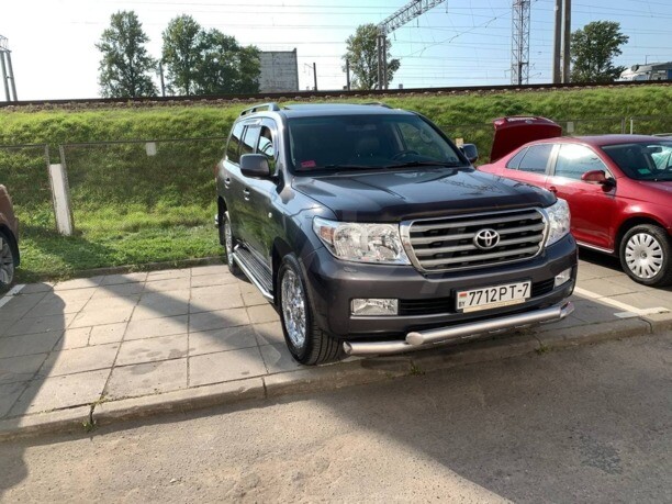Toyota Land Cruiser J200, 7 мест, 2008 г.