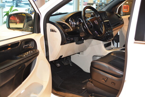 Dodge Grand Caravan V, 7 мест, 2017 г.