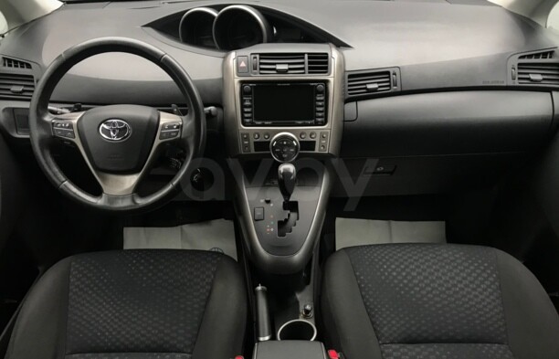 Toyota Verso I, 5 мест, 2009 г.