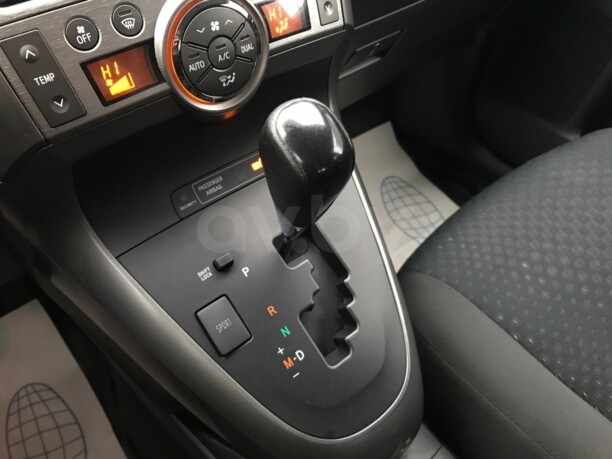 Toyota Verso I, 5 мест, 2009 г.