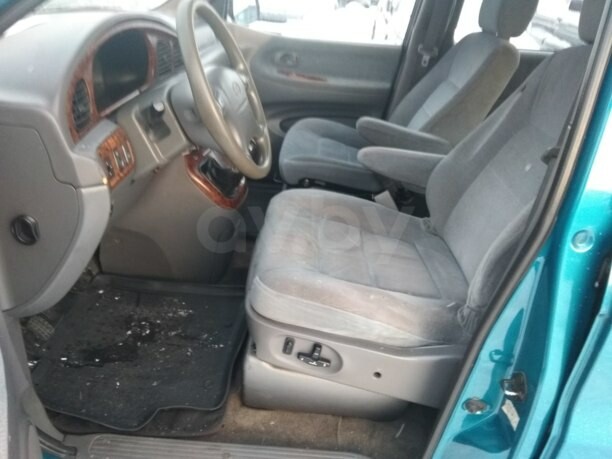 Kia Carnival I, 7 мест, 2000 г.