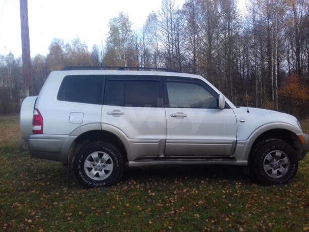 Mitsubishi Montero III, 7 мест, 2004 г.