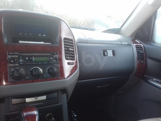 Mitsubishi Montero III, 7 мест, 2004 г.