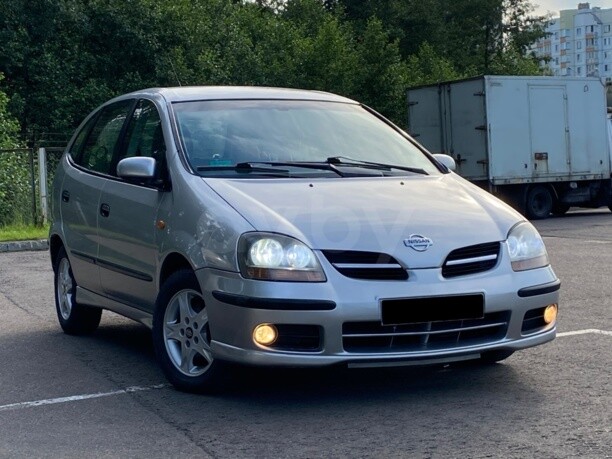 Nissan Almera Tino, 2001 г.