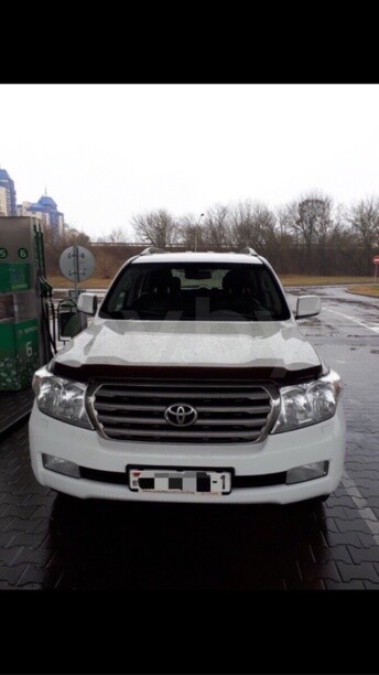 Toyota Land Cruiser J200, 7 мест, 2011 г.