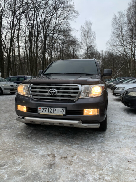 Toyota Land Cruiser J200, 7 мест, 2008 г.