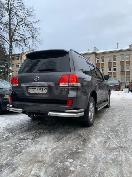 Toyota Land Cruiser J200, 7 мест, 2008 г.