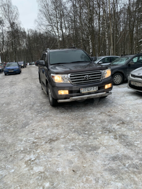 Toyota Land Cruiser J200, 7 мест, 2008 г.