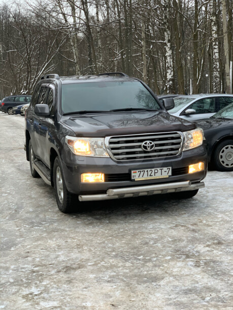 Toyota Land Cruiser J200, 7 мест, 2008 г.