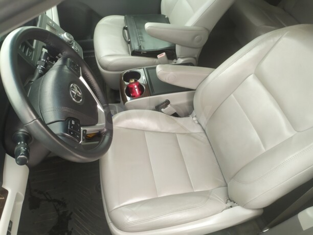 Toyota Sienna III (XL30), 7 мест, 2016 г.