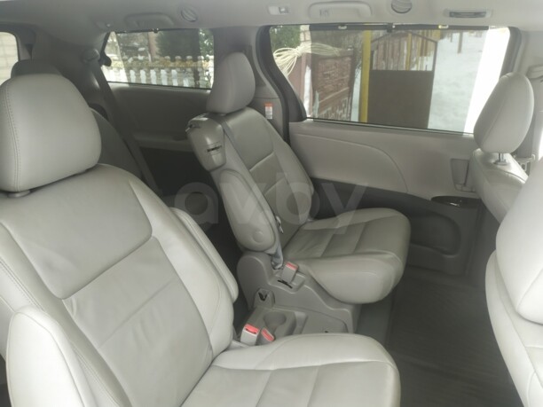 Toyota Sienna III (XL30), 7 мест, 2016 г.