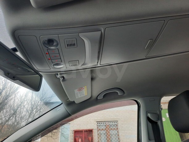 Volkswagen Touran II, 5 мест, 2012 г.
