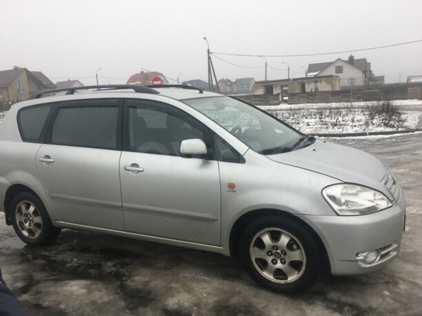 Toyota Avensis Verso I, 7 мест, 2002 г.