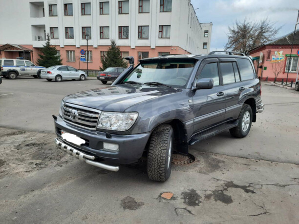 Toyota Land Cruiser J100 · 2-й рестайлинг, 7 мест, 2005 г.