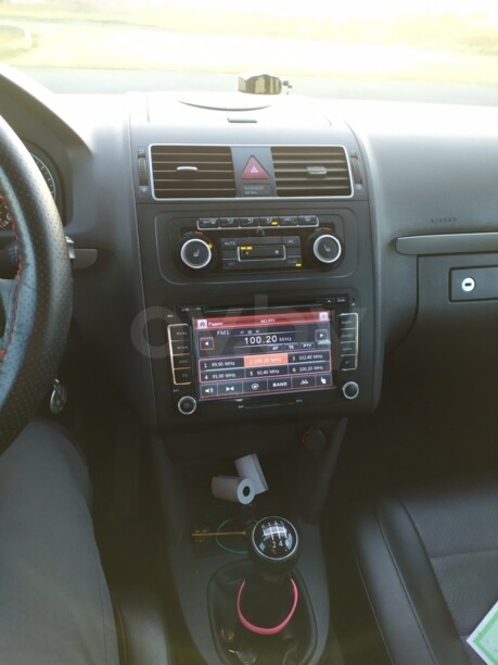 Volkswagen Touran II, 5 мест, 2011 г.