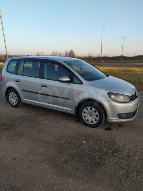 Volkswagen Touran II, 5 мест, 2011 г.