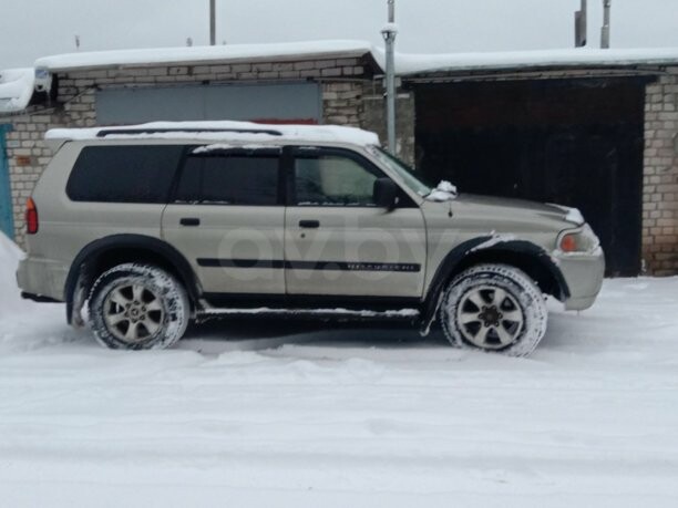 Mitsubishi Montero III, 5 мест, 2000 г.