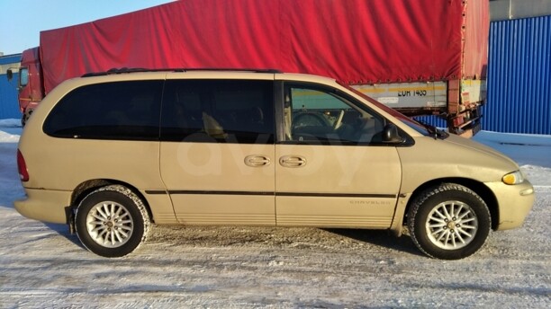 Chrysler Town and Country III, 7 мест, 1999 г.