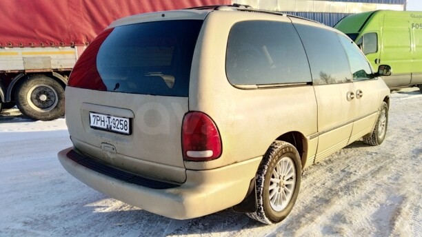 Chrysler Town and Country III, 7 мест, 1999 г.