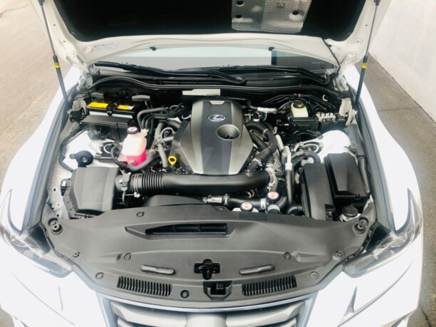Lexus IS III · Рестайлинг, 2017 г.