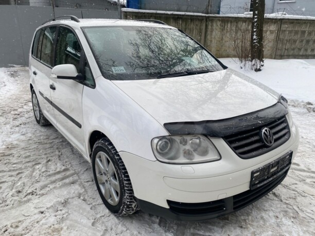 Volkswagen Touran I, 5 мест, 2004 г.