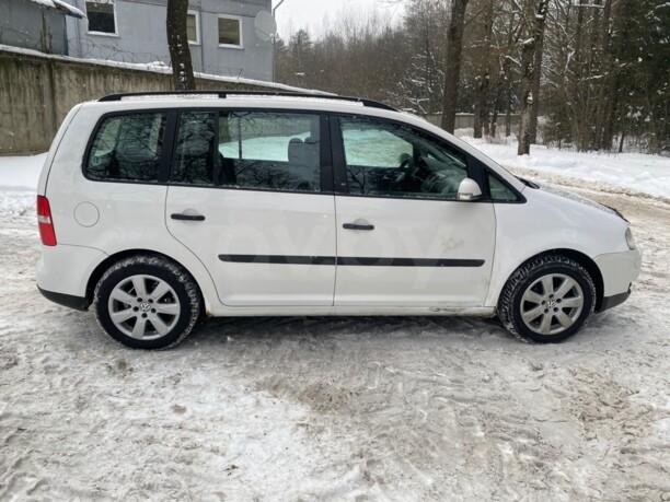 Volkswagen Touran I, 5 мест, 2004 г.