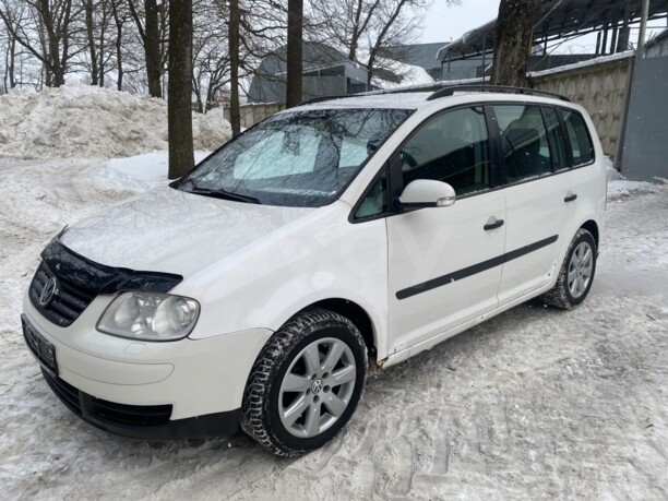 Volkswagen Touran I, 5 мест, 2004 г.