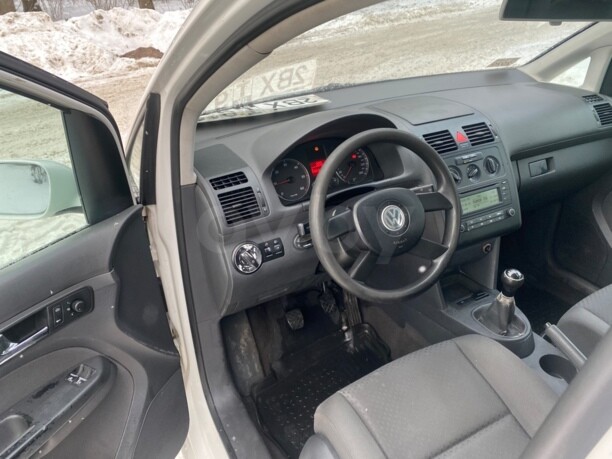 Volkswagen Touran I, 5 мест, 2004 г.