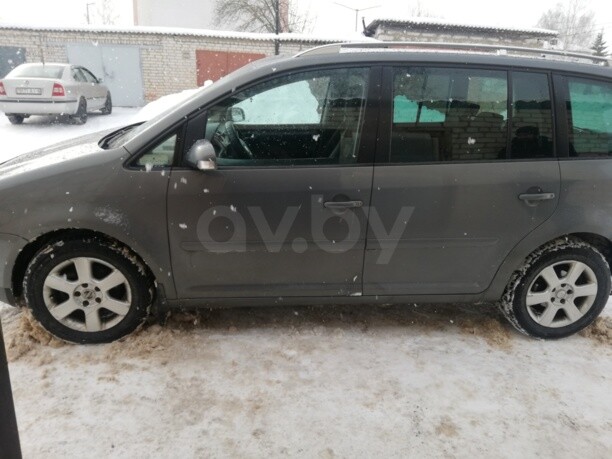 Volkswagen Touran I, 7 мест, 2004 г.