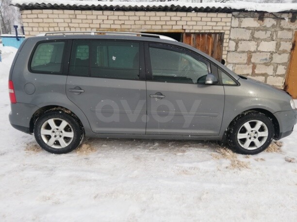 Volkswagen Touran I, 7 мест, 2004 г.