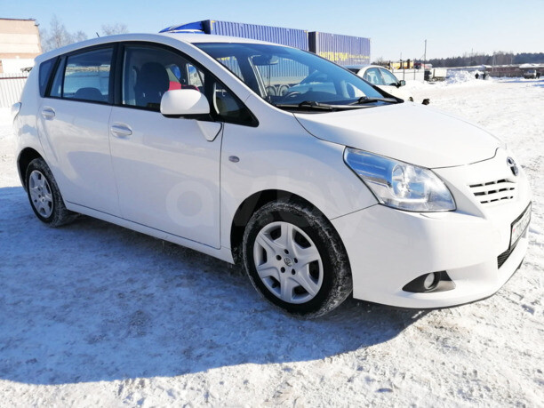 Toyota Verso I, 5 мест, 2012 г.