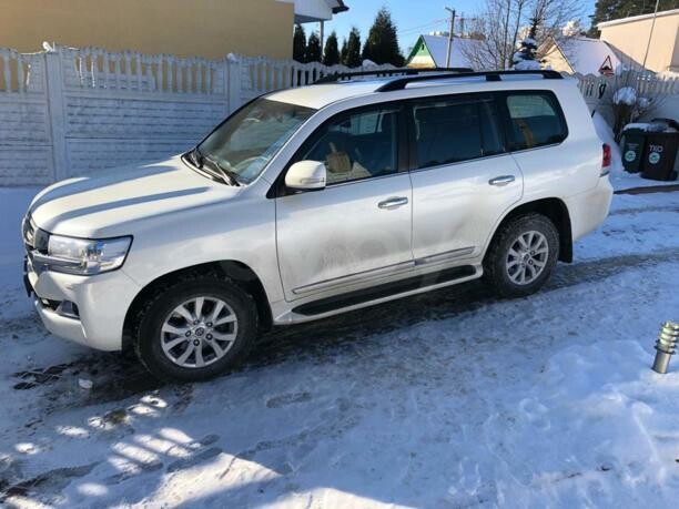 Toyota Land Cruiser J200 · 2-й рестайлинг, 7 мест, 2016 г.