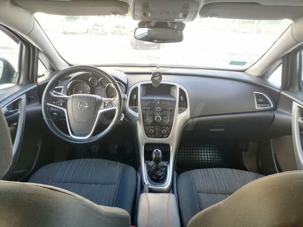 Opel Astra J, 2010 г.