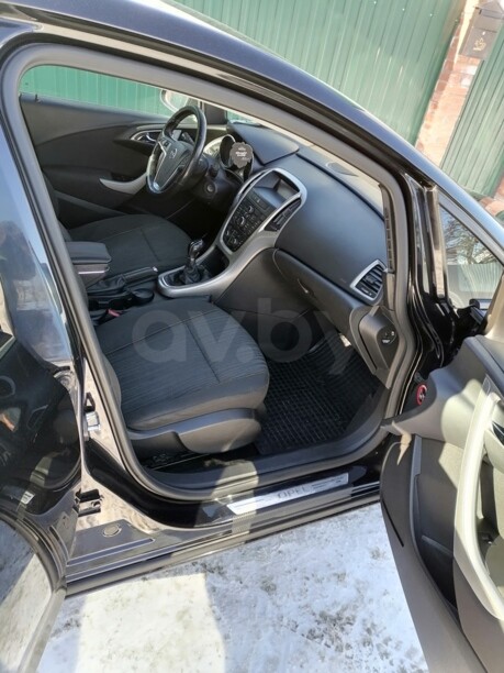 Opel Astra J, 2010 г.