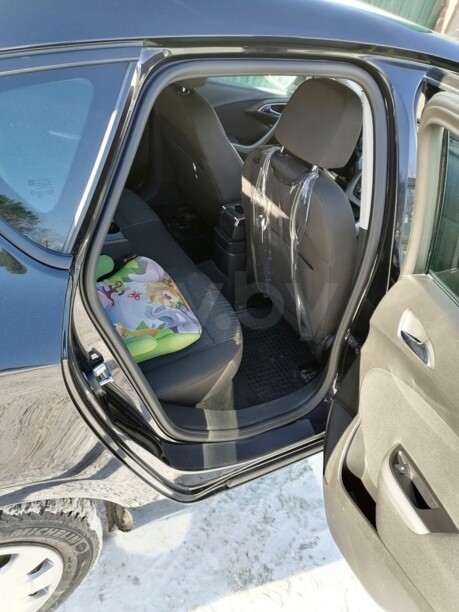 Opel Astra J, 2010 г.