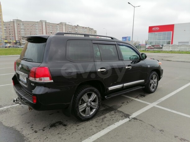 Toyota Land Cruiser J200, 7 мест, 2008 г.