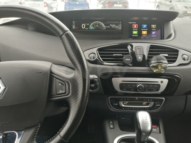 Renault Grand Scenic III · 2-й рестайлинг, 5 мест, 2015 г.