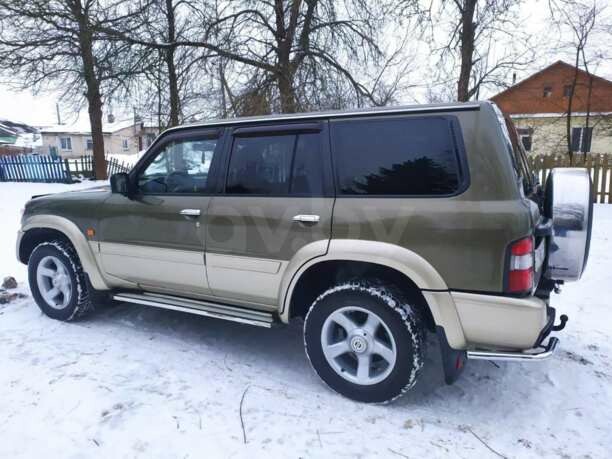 Nissan Patrol Y61, 7 мест, 2000 г.
