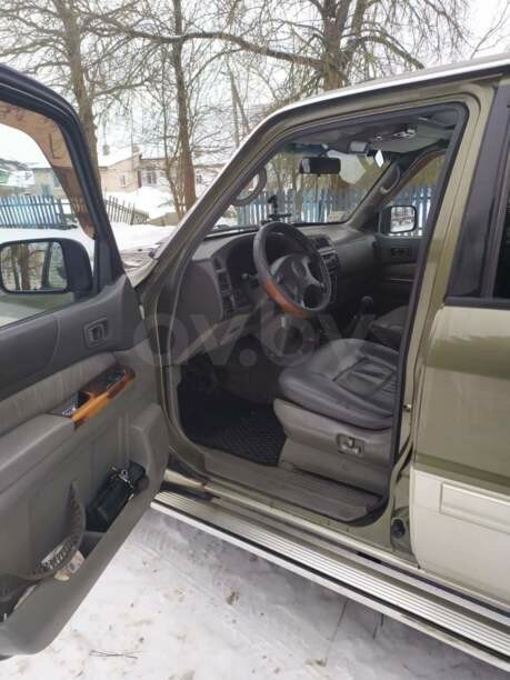 Nissan Patrol Y61, 7 мест, 2000 г.