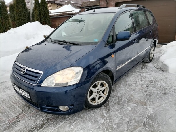 Toyota Avensis Verso I, 7 мест, 2001 г.