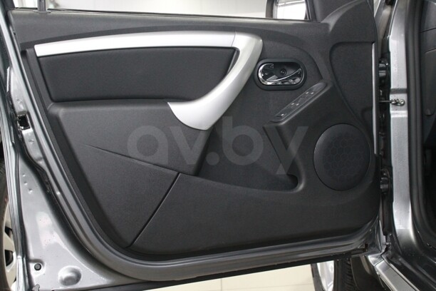 Nissan Terrano V, 5 мест, 2021 г.