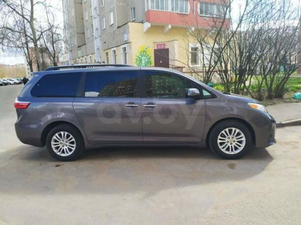 Toyota Sienna III (XL30), 7 мест, 2017 г.