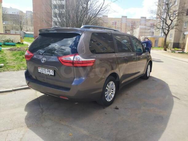 Toyota Sienna III (XL30), 7 мест, 2017 г.