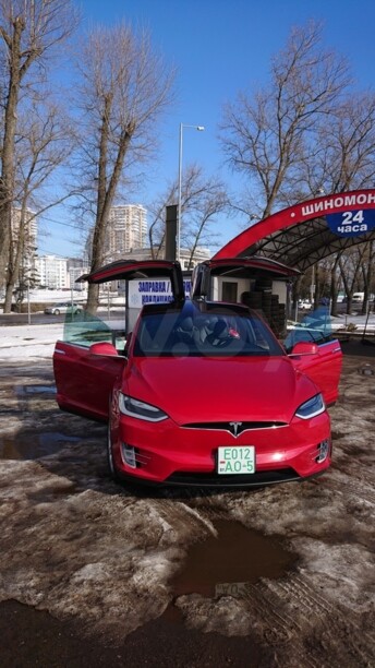 Tesla Model X, 7 мест, 2016 г.