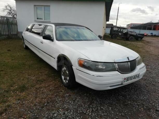 Lincoln Town Car III, 2001 г.